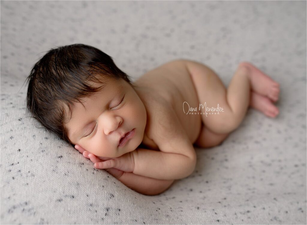 Newborn baby Fernando sleeping peacefully in a cozy pose.